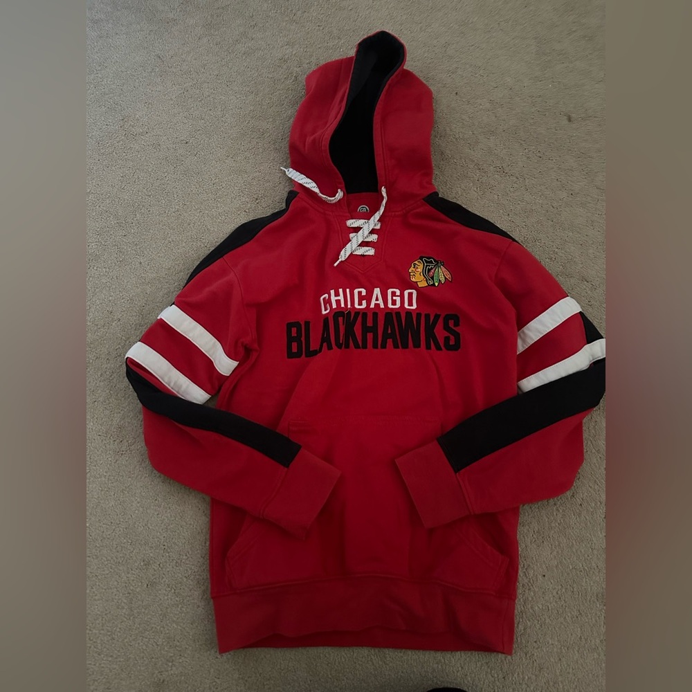 Chicago Blackhawks hooded sweatshirt. Adult size S in EUC
